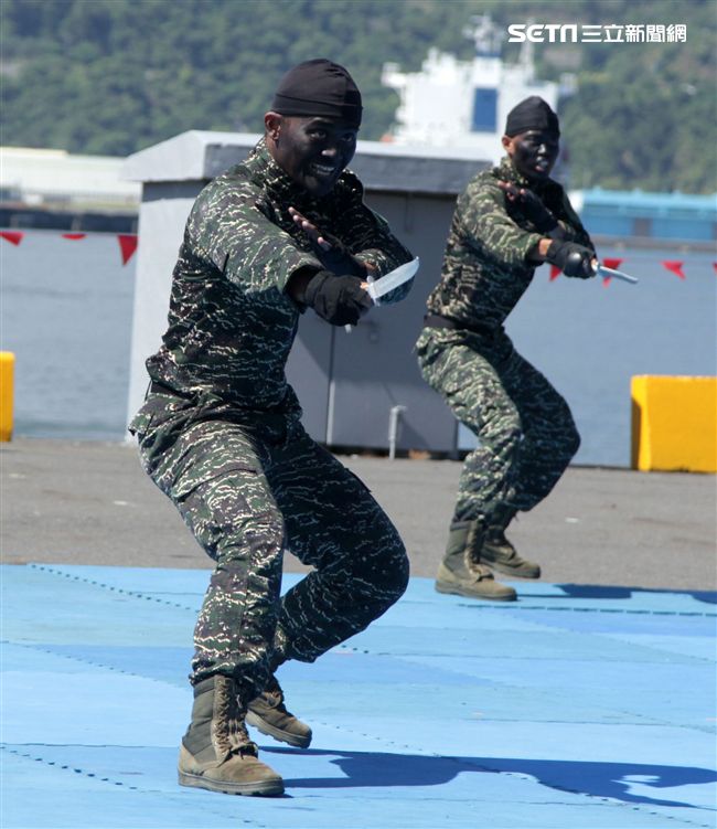 海軍陸戰隊綜合格鬥操演。（記者邱榮吉/攝影）