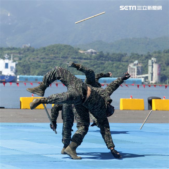 海軍陸戰隊綜合格鬥操演。（記者邱榮吉/攝影）