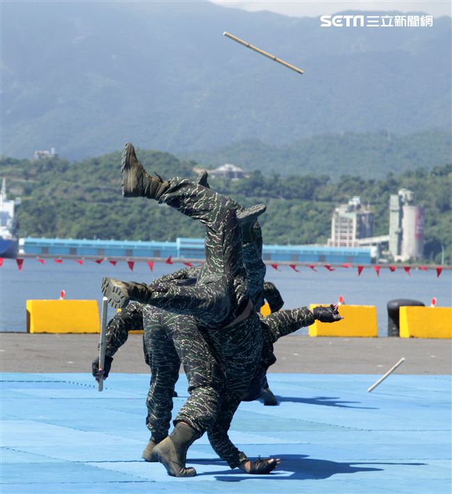海軍陸戰隊綜合格鬥操演。（記者邱榮吉/攝影）