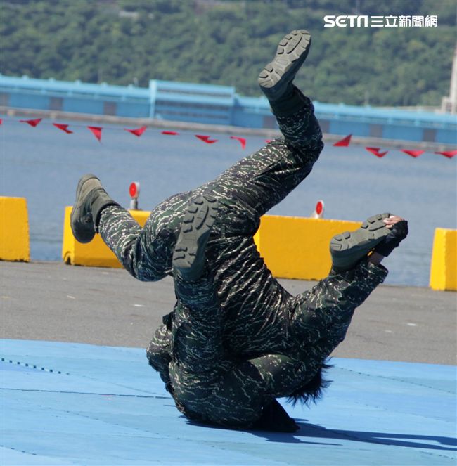 海軍陸戰隊綜合格鬥操演。（記者邱榮吉/攝影）