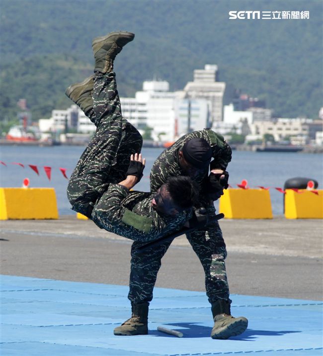 海軍陸戰隊綜合格鬥操演。（記者邱榮吉/攝影）