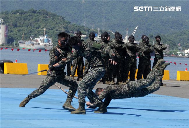 海軍陸戰隊綜合格鬥操演。（記者邱榮吉/攝影）