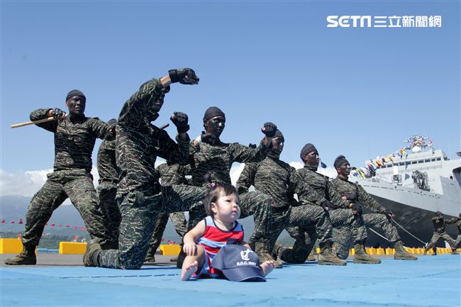海軍陸戰隊綜合格鬥操演。（記者邱榮吉/攝影）