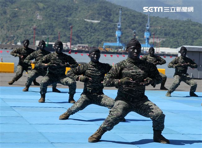 海軍陸戰隊綜合格鬥操演。（記者邱榮吉/攝影）