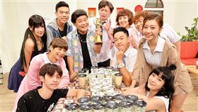 許效舜因《瘋神無雙》入圍今年金鐘「節目主持人獎」/衛視中文台提供。