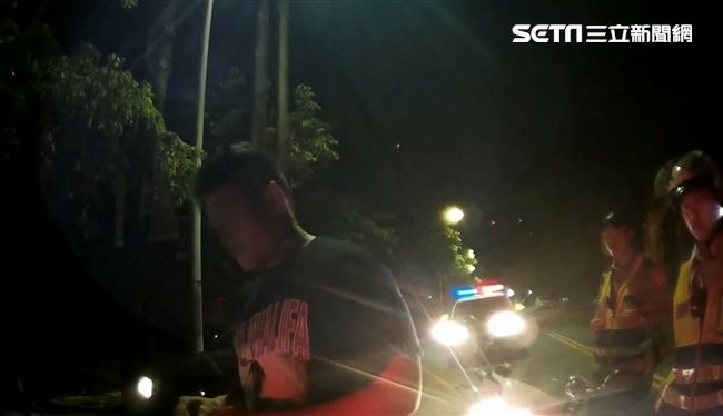 酒駕男灑鈔譙警吹X小　下場讓人叫好