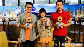  主持人雲爸與電競實況主阿樂以及Jimmy開箱BenQ廣色域護眼新旗艦液晶電視。 現場測試4K畫質影片。 Jimmy分享ISF調校設備與調校流程。 電競實況主阿樂示範Anyview Cast多屏互動功能。 Jimmy介紹智慧連網。 實測BenQ 55SY及S75-900遊戲低延遲功能比較。 主持人雲爸介紹BenQ全系列護眼低藍光功能。