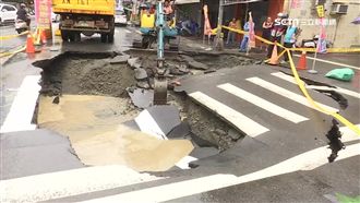 雨水貫穿！高雄現12公尺長「天坑」