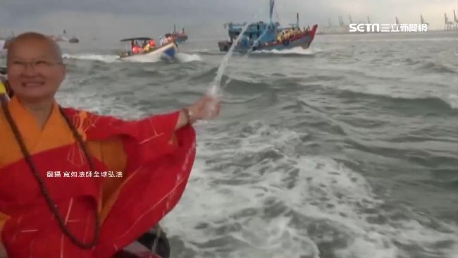 台法師礦泉水倒河「放生」　陸網友嚇