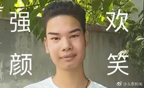 他去理髮爆紅　髮際線男孩表情包出爐