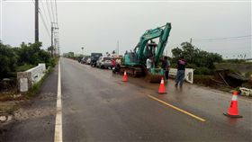 漏夜趕工搶修　屏東枋寮鄉瓠仔園橋暢行