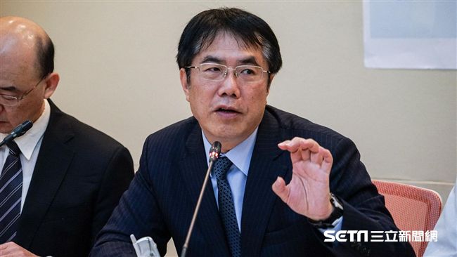 楊偉中適合勞動部　黃偉哲：莫大損失