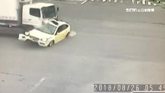 只差20秒交控…駕駛路口遭貨車撞死