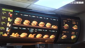 麥當勞（台北考試院店）大麥克缺貨，改採其它漢堡類買一送一。（圖／記者吳禹慶攝）