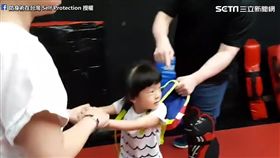 教練教孩子如何脫包防身。（圖／翻攝自防身術在台灣 Self Protection臉書）