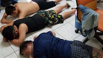 詐騙集團扮小鮮肉　「探探」勾輕熟女