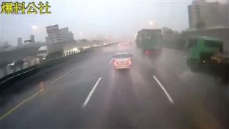 三寶國道急煞遭撞　女車主怒站斷腿區