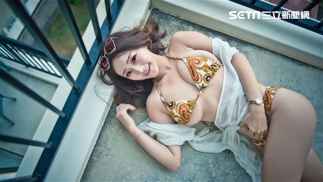 外拍人氣甜心超犯規　美胸辣照全解放