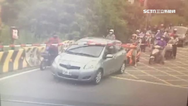 柵欄升又降！台鐵勸「卡道」可這樣做