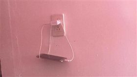 充電,淹水,神招,爆廢公社　圖／翻攝自臉書爆廢公社