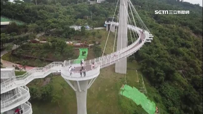 暴雨崗山之眼也淪陷　地基土石滑落