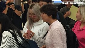 韓國性感女神孝琳下午3點30分左右抵達松山機場。（圖／聯萌演藝）