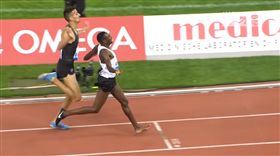 肯亞選手基普魯托（Conseslus Kipruto）掉鞋仍奪冠／
IAAF Diamond League　YouTube
　
