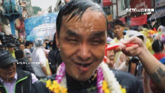 糗！朱立倫玩跳高　一失足卻慘摔趴地