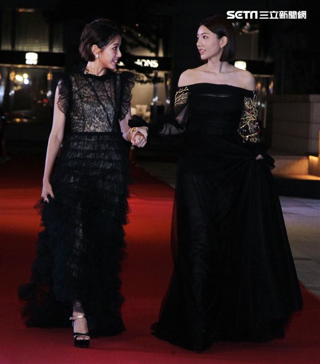 郭雪芙、林意箴走星光大道。（記者邱榮吉/攝影）