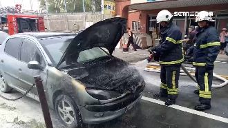 時機敏感！民代服務處對面莫名火燒車