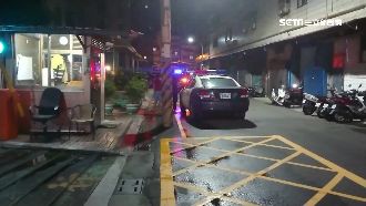 不滿一直有女生訊息　醋女當街砍男友