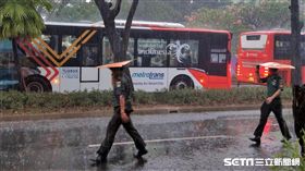 雅加達亞運閉幕式下大雨。（圖／記者王怡翔攝影）