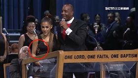 獻唱悼靈魂歌后　亞莉安娜遭主教襲胸
SOT
性騷,亞莉安娜,主教查爾斯艾里斯三世