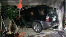 台中,酒駕,衝撞民宅,落跑（圖／翻攝畫面）
