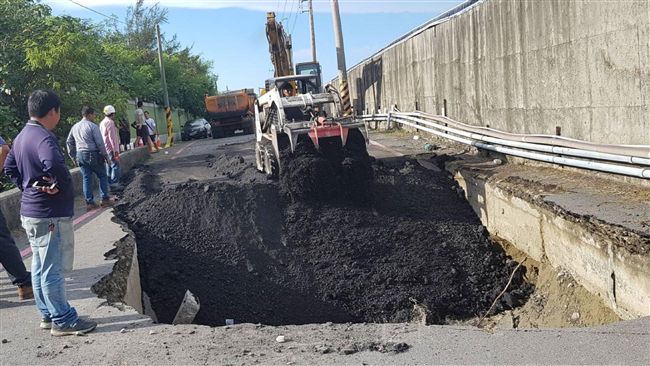 豪雨造成上千道路坑洞　已緊急修補中
