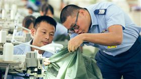 國軍匠人魂！揭密傘製所