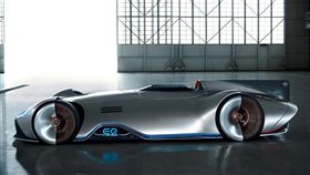 EQ Silver Arrow電動賽車。（圖／翻攝Mercedes-Benz官網）