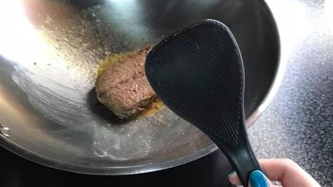 女下廚嫌煎匙柄短　準婆婆：那是飯匙