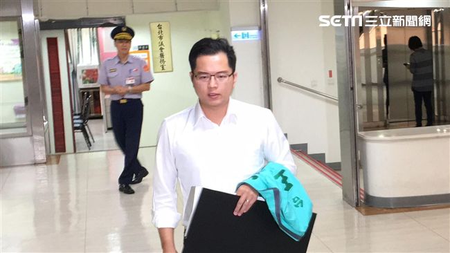護柯又撤文！綠議員否認有黨內壓力