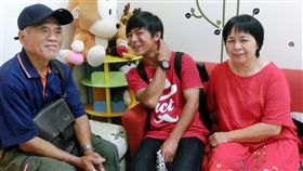 愛超越血緣　屏東夫婦無條件給寄養童一個家