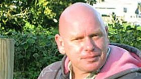 ▲休伊特險死於監獄。（圖／翻攝自Robert Mansfield-Hewitt臉書）