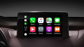 MZD Connect可選配Apple CarPlay串聯iPhone。（圖／Mazda提供）