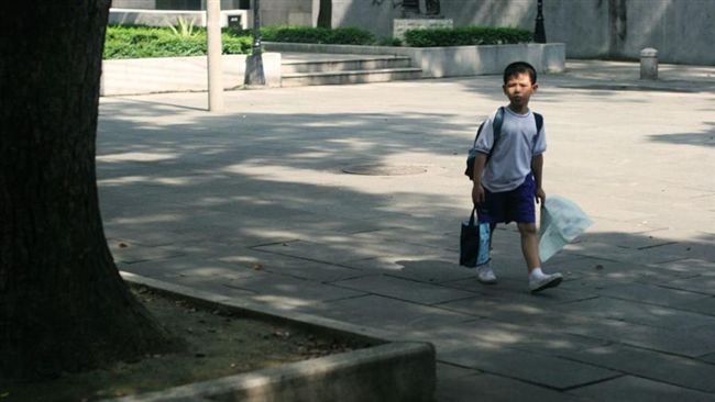 被老師忘在學校！5歲童走4公里回家