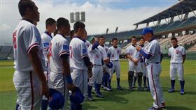 ▲總教練李來發在賽後對球員精神講話。（圖／中華棒協提供）
