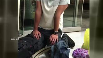 偷拍多名部落客洗澡！婚攝下跪認錯