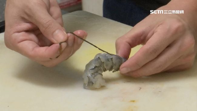 吃蝦剔黑色線？掀蝦腸vs.蝦膏論戰