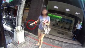 影／短褲女亂丟垃圾！正義哥目擊開嗆制止　一句話引論戰▲圖／翻攝自YouTube