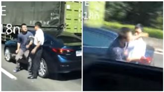 狂撞肩挑釁！眼鏡男一記右勾拳回擊他