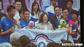 總統蔡英文4日上午在總統府接見參加雅加達亞運的中華代表隊。（圖／翻攝自直播畫面）