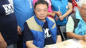 高思博完成台南市長選舉登記（1）國民黨籍台南市長參選人高思博（左）29日上午前往台南市選舉委員會，完成參選登記。中央社記者楊思瑞攝　107年8月29日